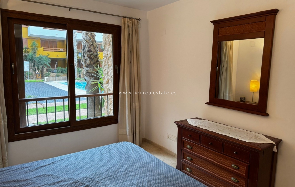 Перепродажа - Квартира / квартира - Torrevieja - Punta Prima