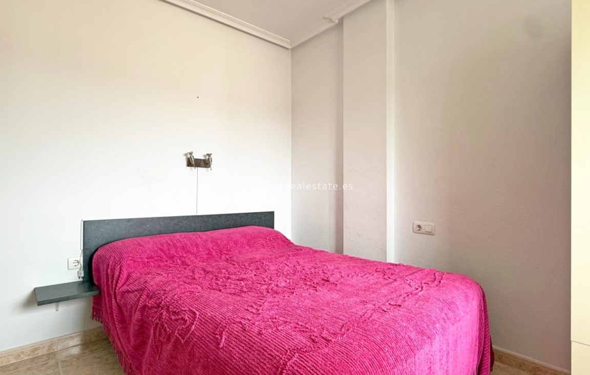 Перепродажа - Квартира / квартира - Torrevieja