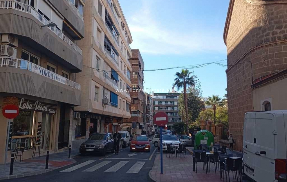 Перепродажа - Квартира / квартира - Torrevieja