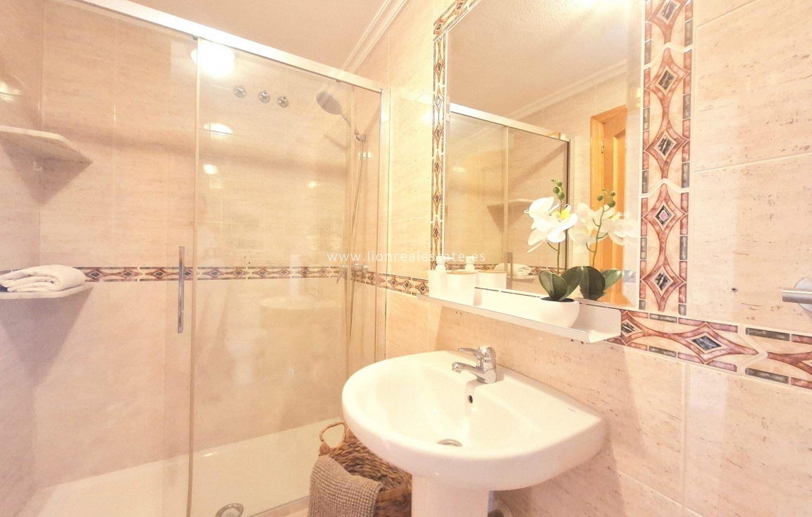 Перепродажа - Квартира / квартира - Torrevieja