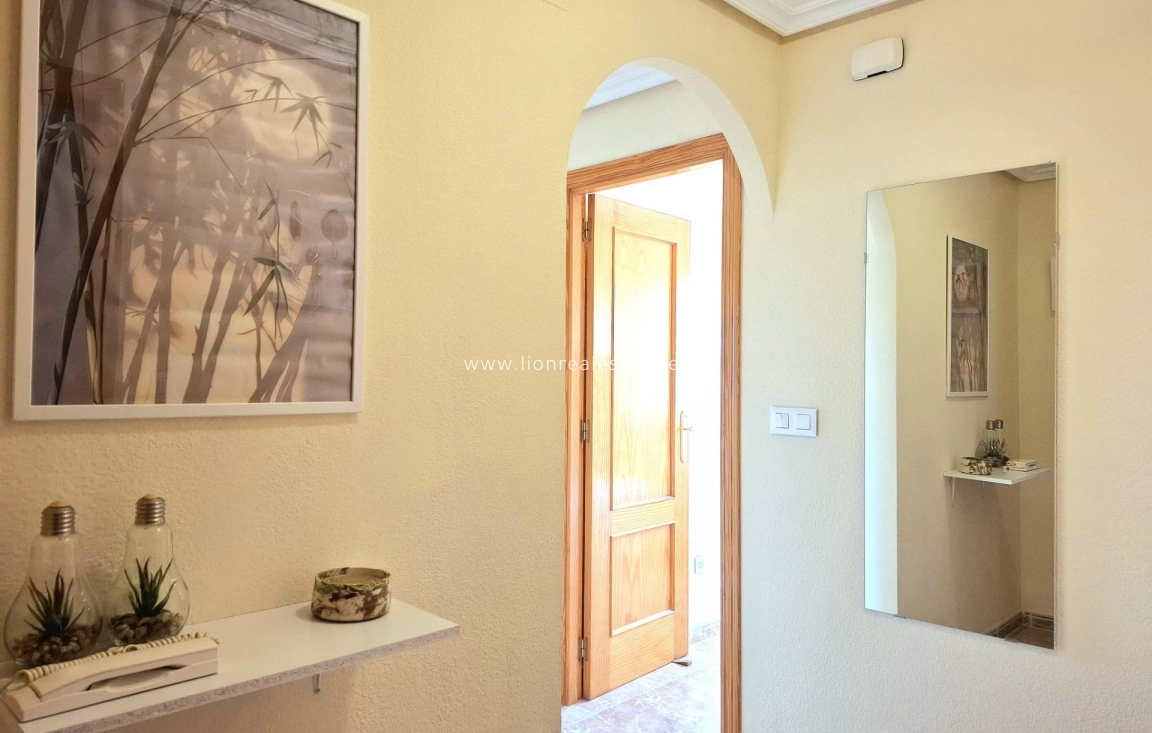 Перепродажа - Квартира / квартира - Torrevieja