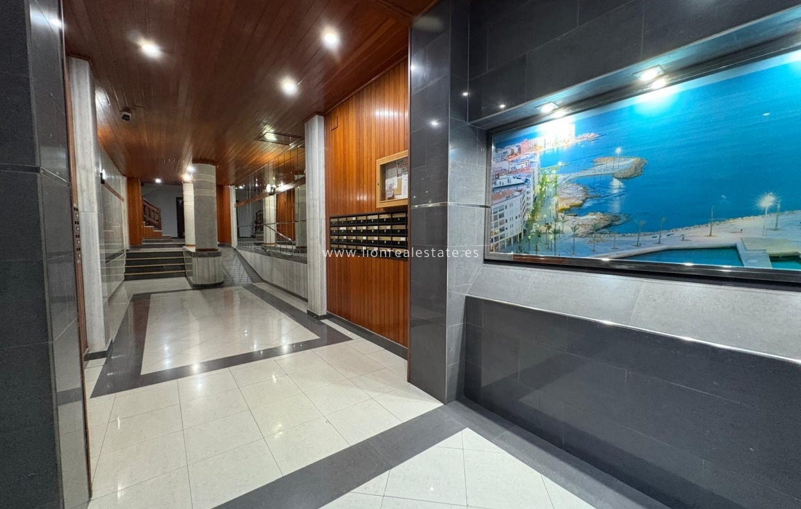 Перепродажа - Квартира / квартира - Torrevieja