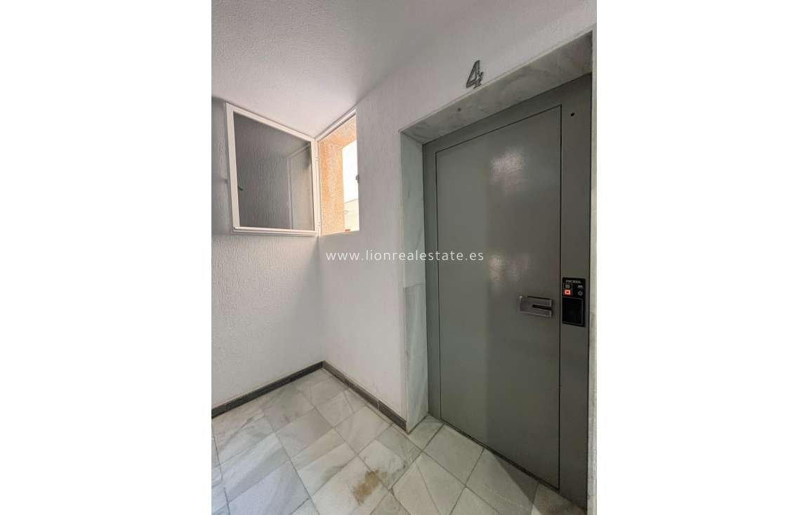 Перепродажа - Квартира / квартира - Torrevieja