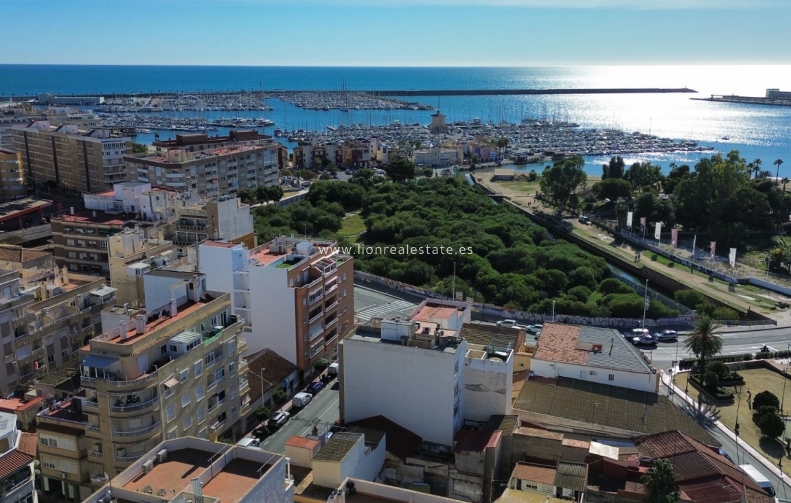 Перепродажа - Квартира / квартира - Torrevieja