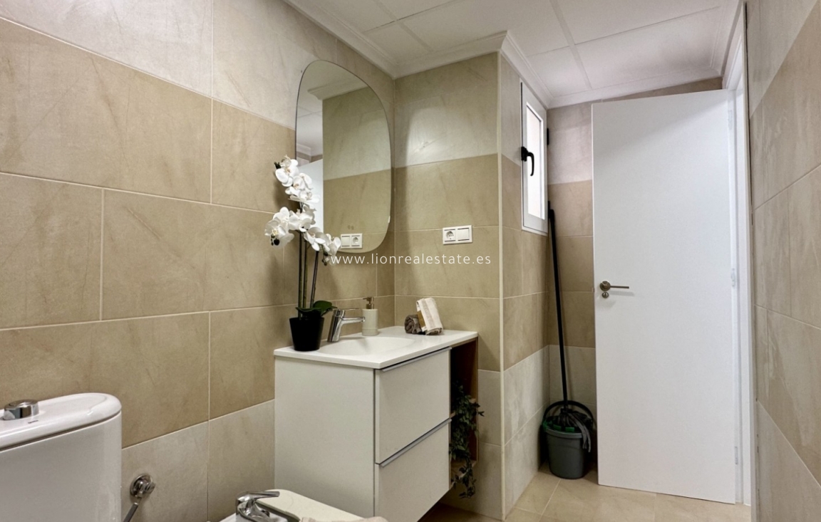 Перепродажа - Квартира / квартира - Torrevieja