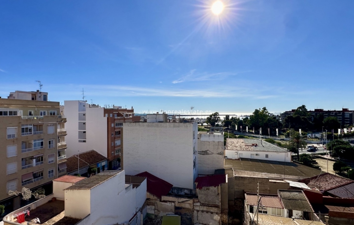 Перепродажа - Квартира / квартира - Torrevieja