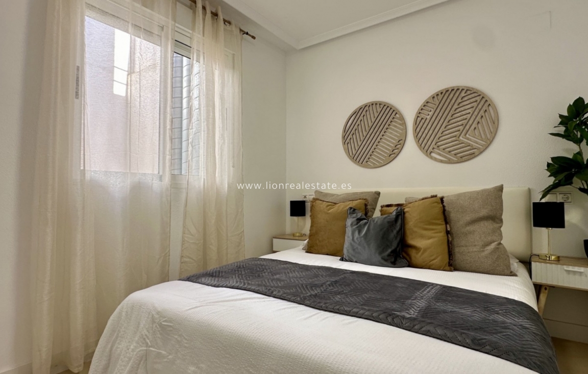 Перепродажа - Квартира / квартира - Torrevieja