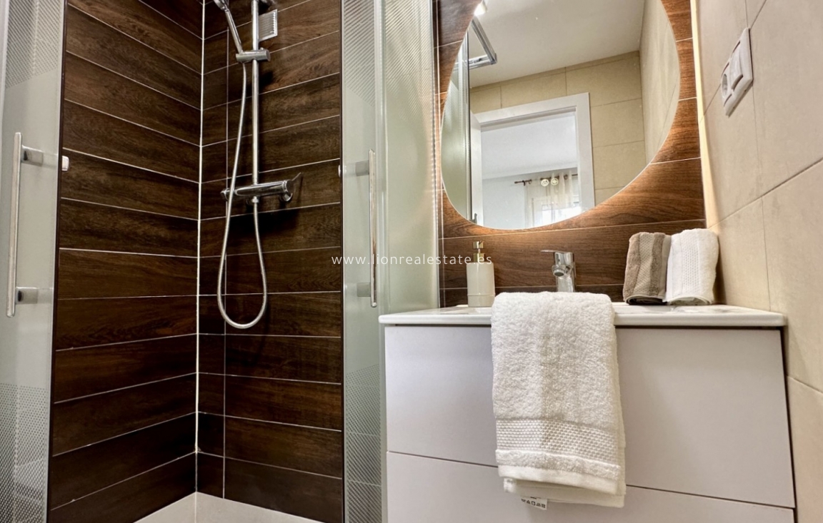 Перепродажа - Квартира / квартира - Torrevieja