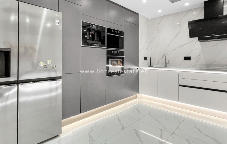 Перепродажа - Квартира / квартира - Torrevieja