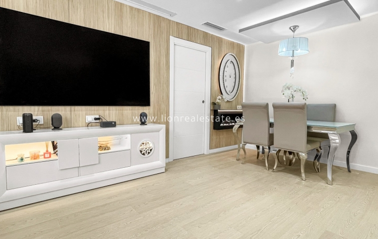 Перепродажа - Квартира / квартира - Torrevieja