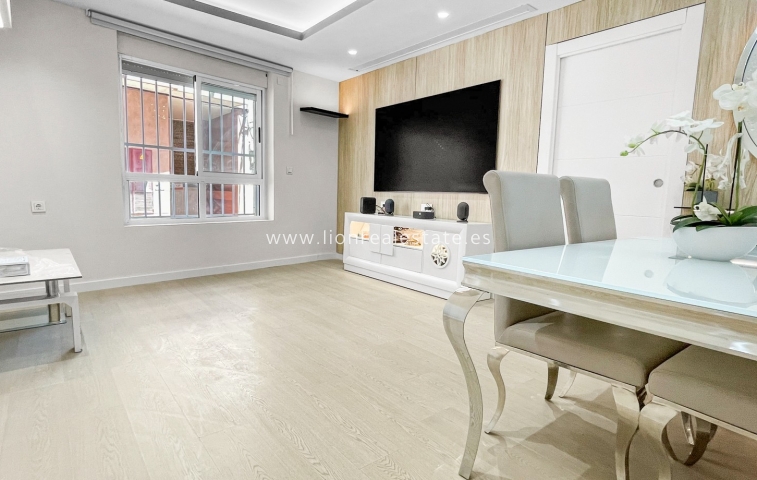 Перепродажа - Квартира / квартира - Torrevieja