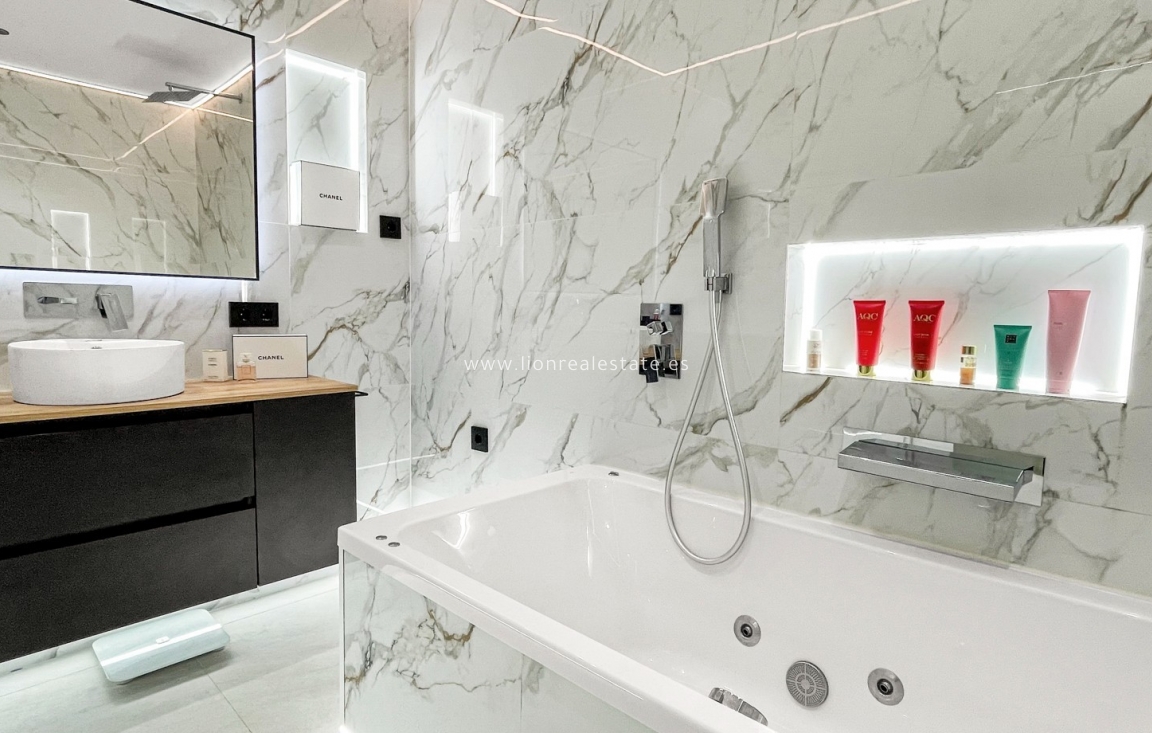 Перепродажа - Квартира / квартира - Torrevieja