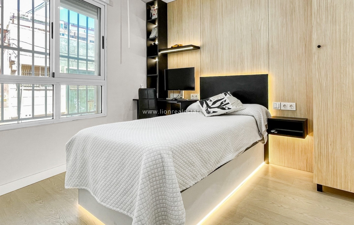 Перепродажа - Квартира / квартира - Torrevieja
