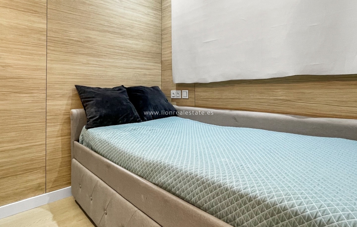 Перепродажа - Квартира / квартира - Torrevieja
