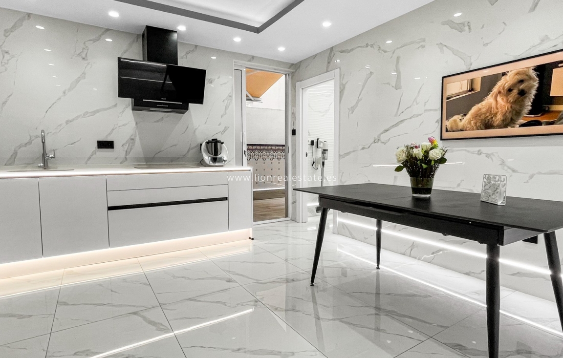 Перепродажа - Квартира / квартира - Torrevieja