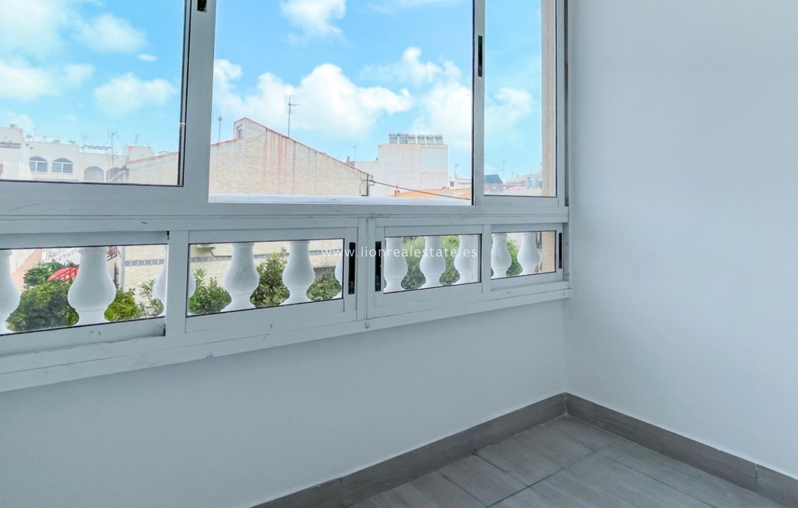Перепродажа - Квартира / квартира - Torrevieja