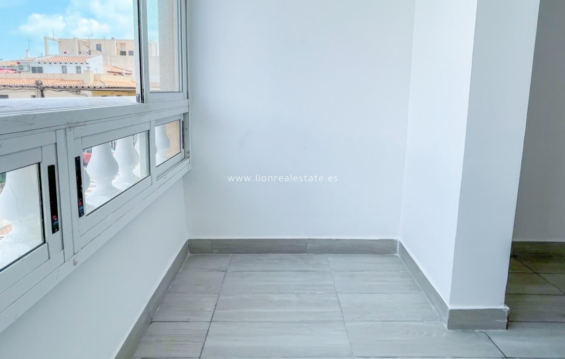 Перепродажа - Квартира / квартира - Torrevieja