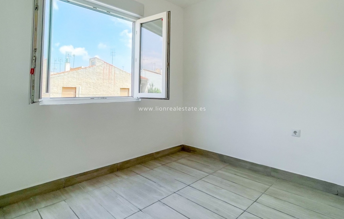Перепродажа - Квартира / квартира - Torrevieja