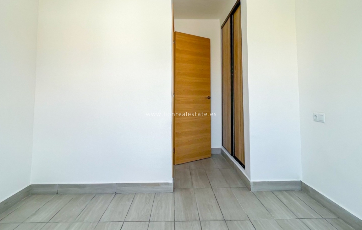 Перепродажа - Квартира / квартира - Torrevieja