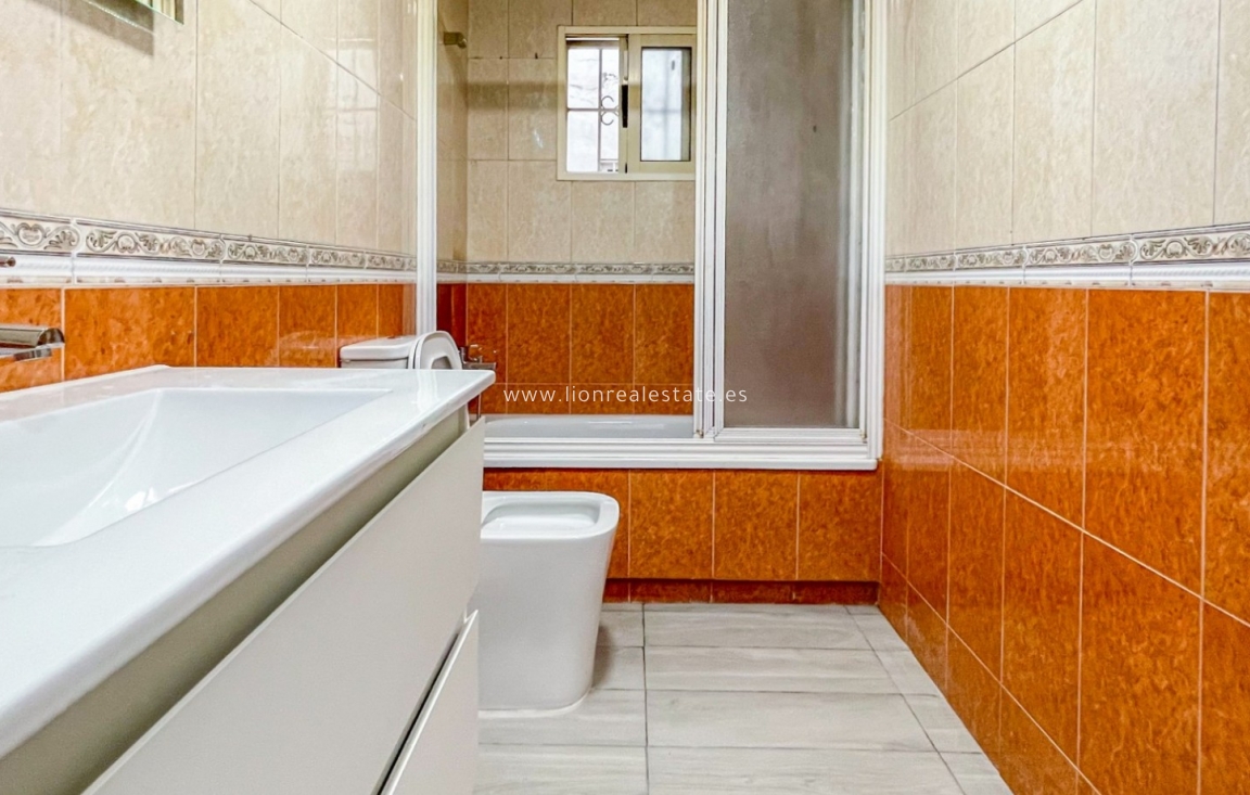 Перепродажа - Квартира / квартира - Torrevieja