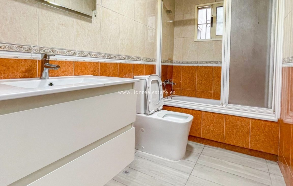 Перепродажа - Квартира / квартира - Torrevieja