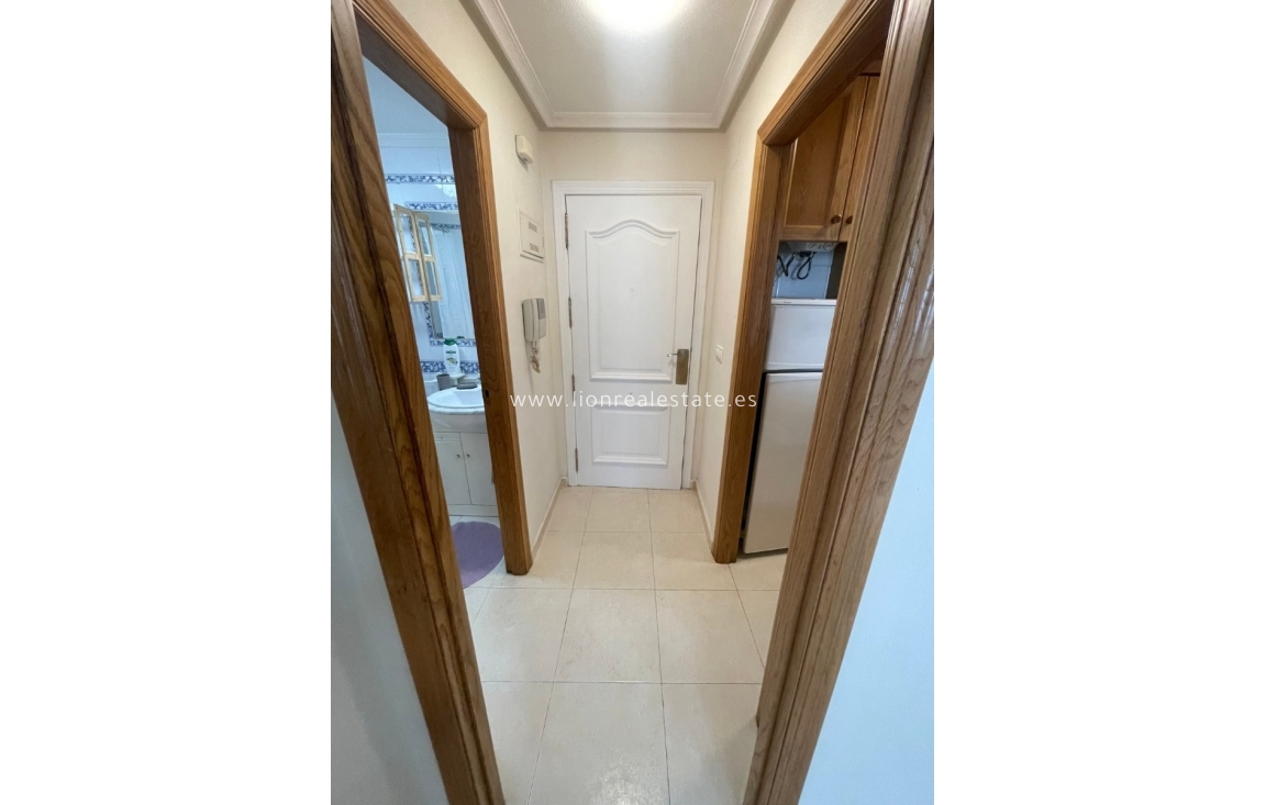 Перепродажа - Квартира / квартира - Torrevieja