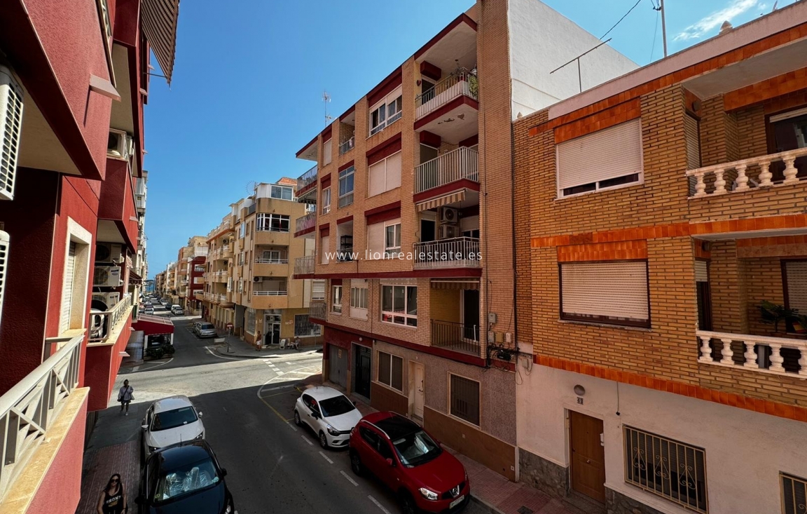 Перепродажа - Квартира / квартира - Torrevieja