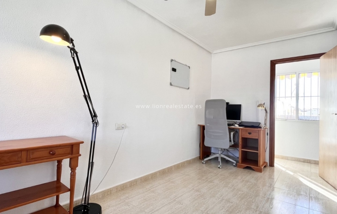 Перепродажа - Town House - Torrevieja - La Siesta - El Salado -  Torreta