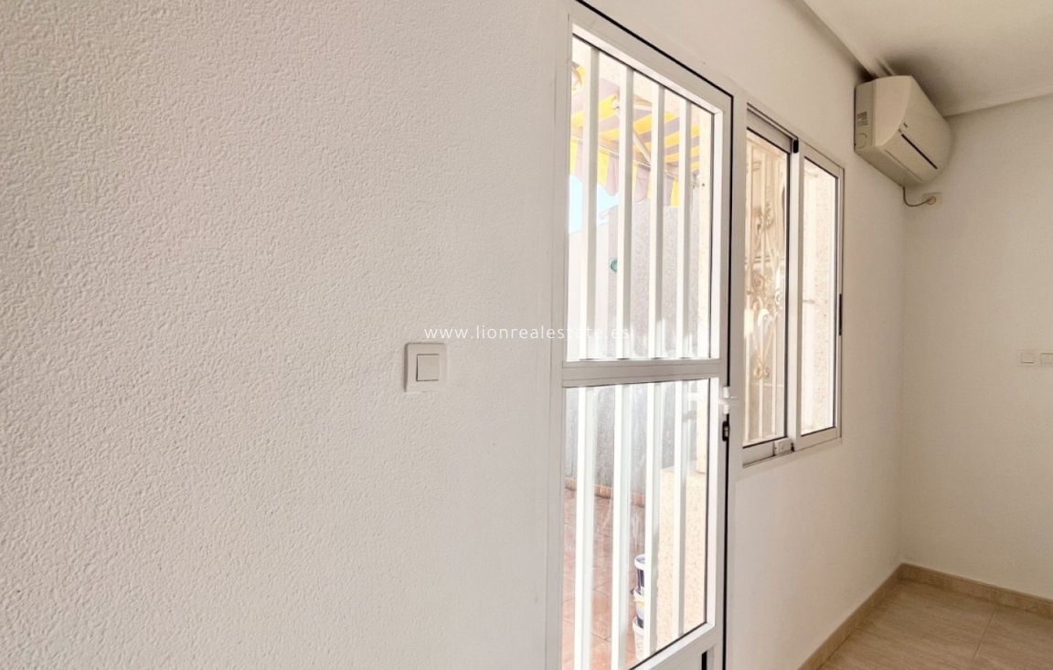 Перепродажа - Town House - Torrevieja - La Siesta - El Salado -  Torreta
