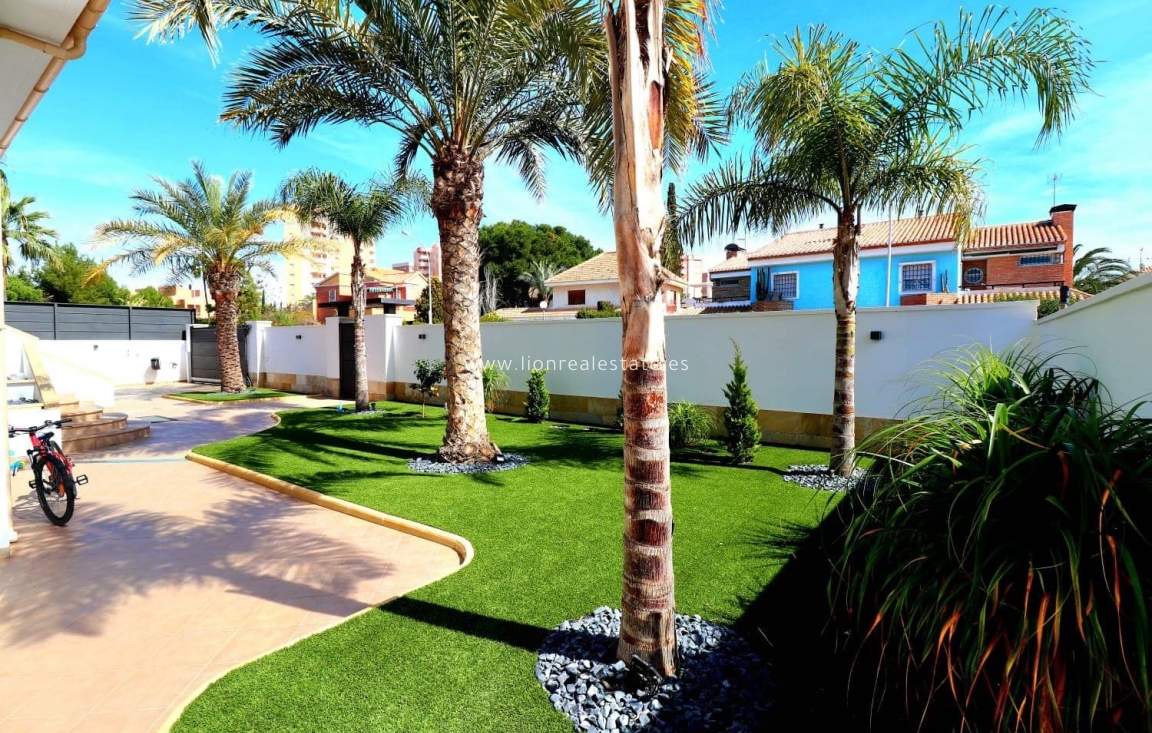 Перепродажа - Villa - Orihuela Costa - Campoamor