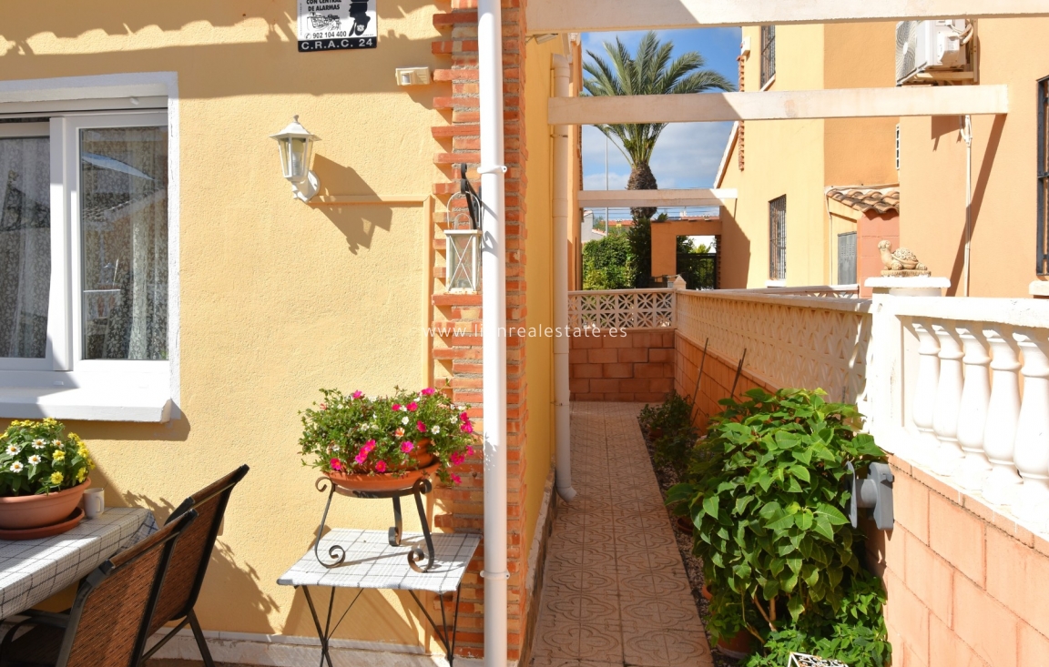 Перепродажа - Villa - Orihuela Costa - La Florida