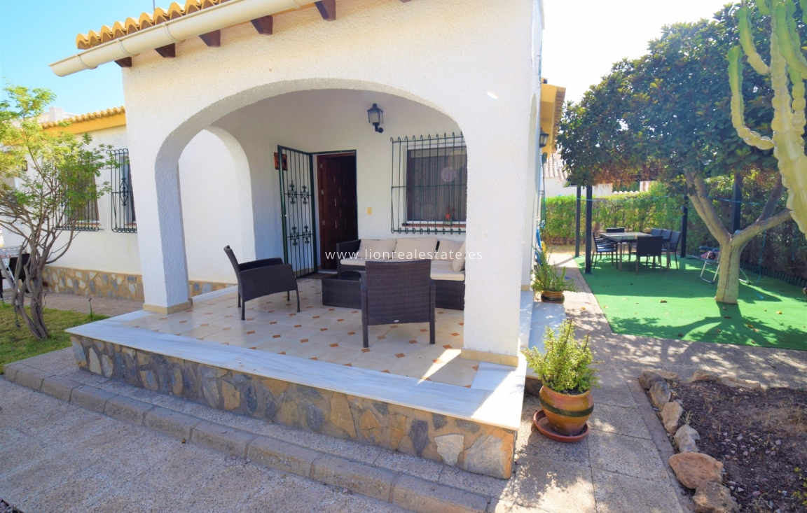 Перепродажа - Villa - Orihuela Costa - La Zenia