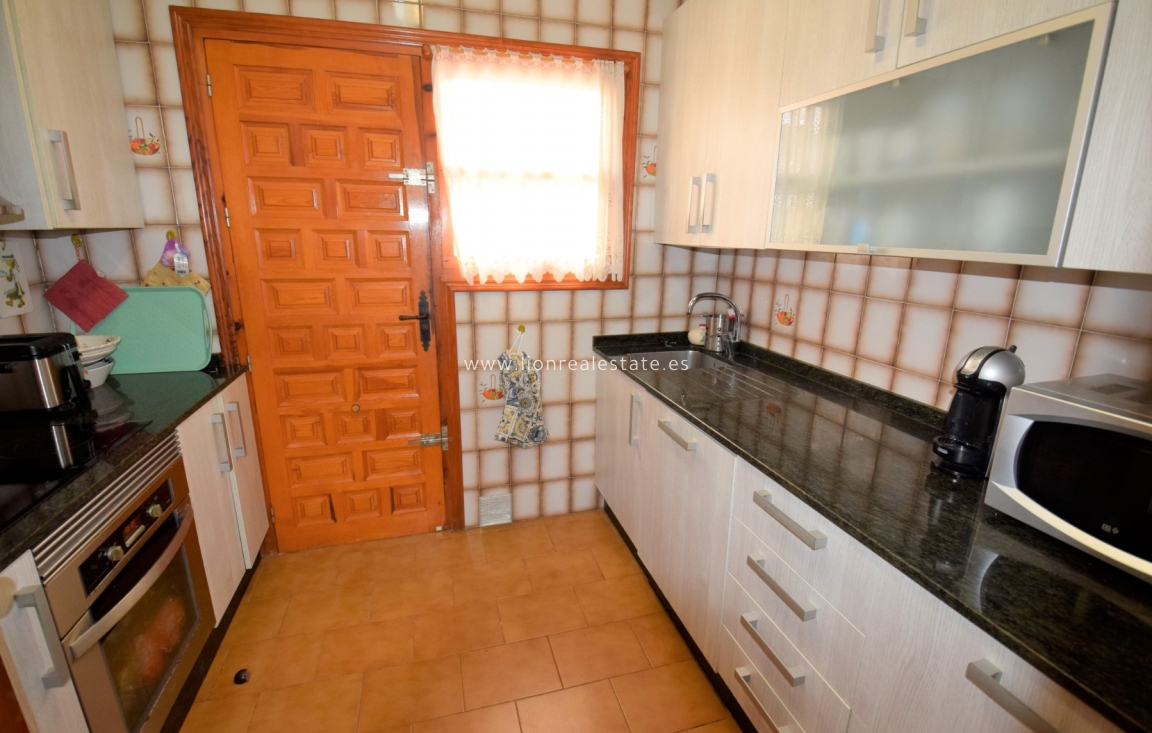 Перепродажа - Villa - Orihuela Costa - La Zenia