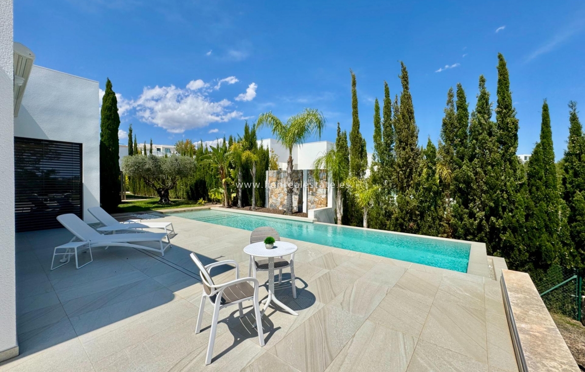 Перепродажа - Villa - Orihuela Costa - Las Colinas Golf