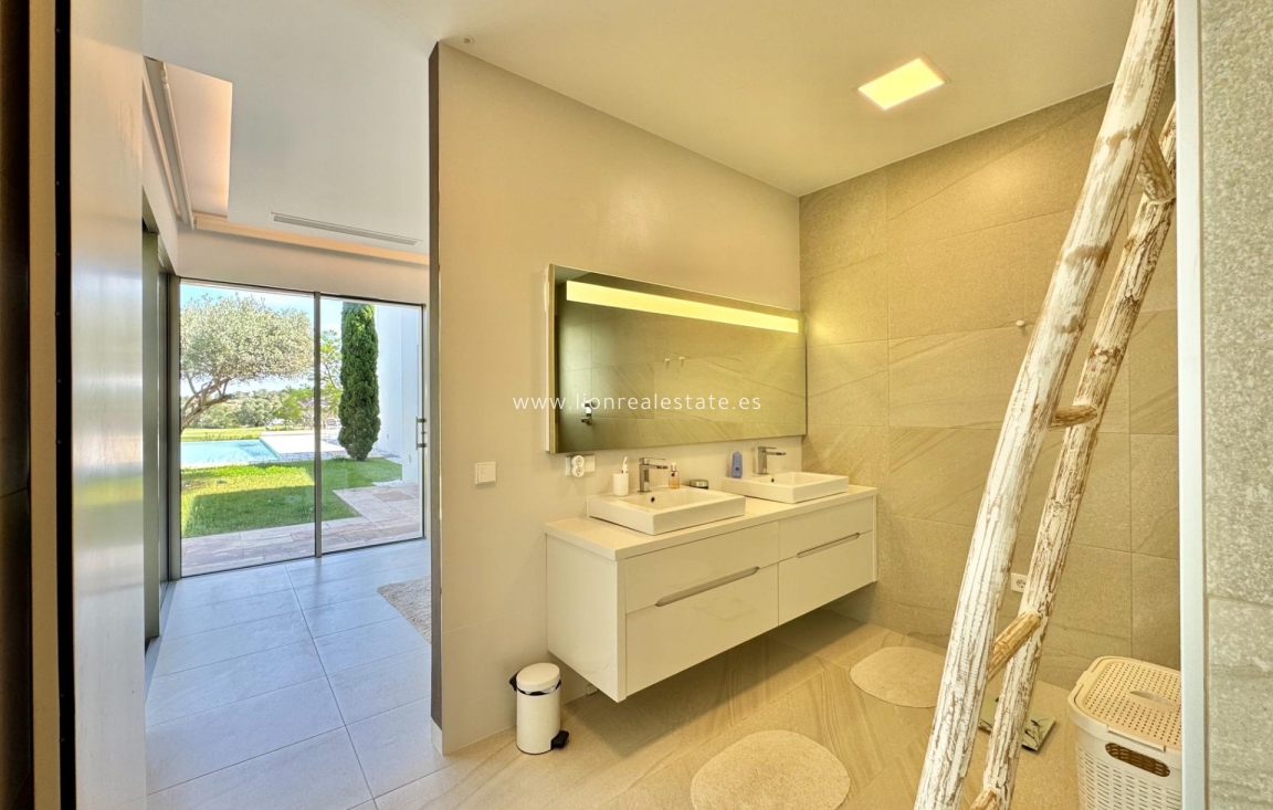 Перепродажа - Villa - Orihuela Costa - Las Colinas Golf