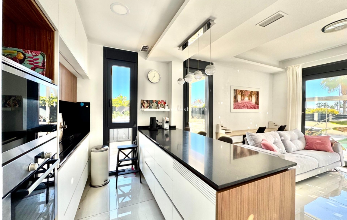Перепродажа - Villa - Orihuela Costa - Lomas de Cabo Roig