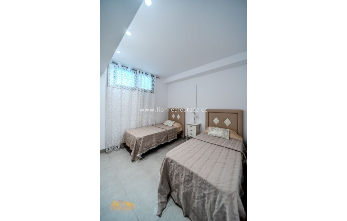 Перепродажа - Villa - Orihuela Costa - PAU 8