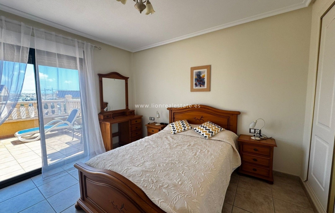 Перепродажа - Villa - Orihuela Costa - PAU 8