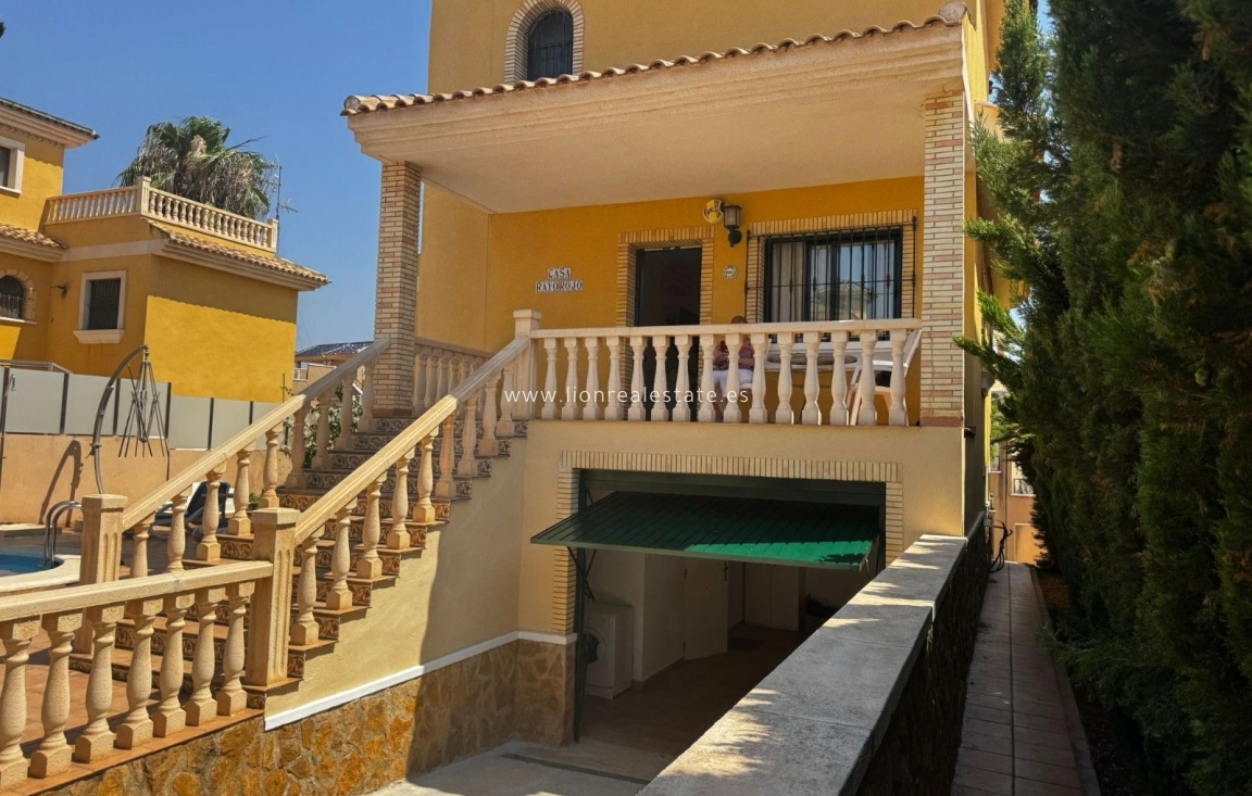 Перепродажа - Villa - Orihuela Costa - PAU 8