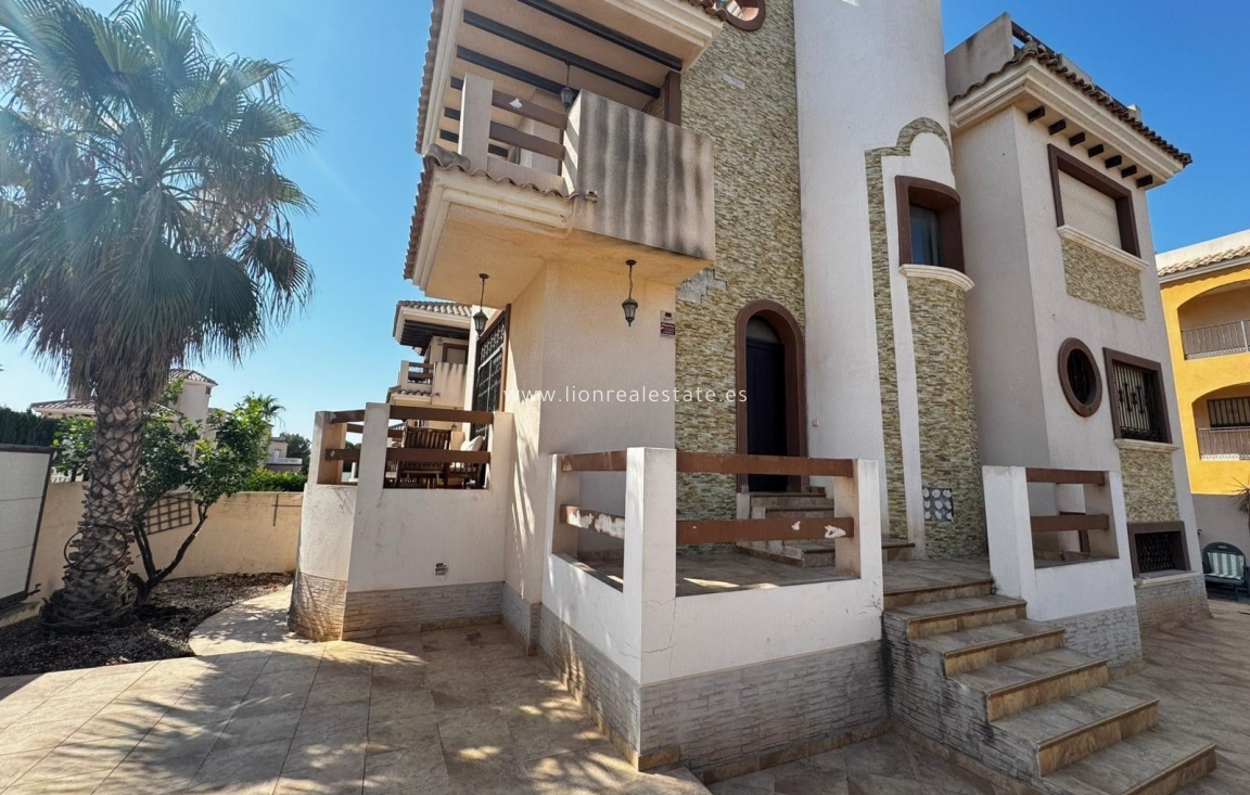 Перепродажа - Villa - Orihuela Costa - PAU 8
