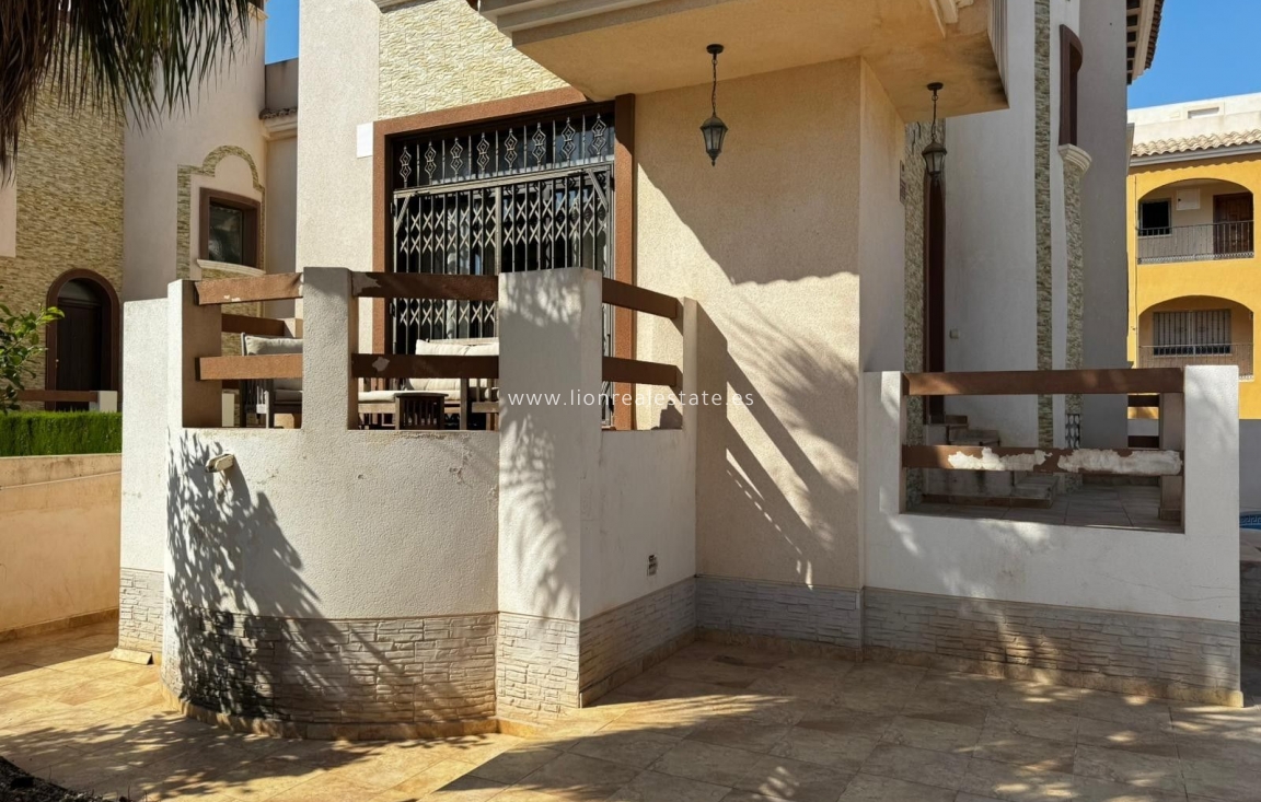 Перепродажа - Villa - Orihuela Costa - PAU 8