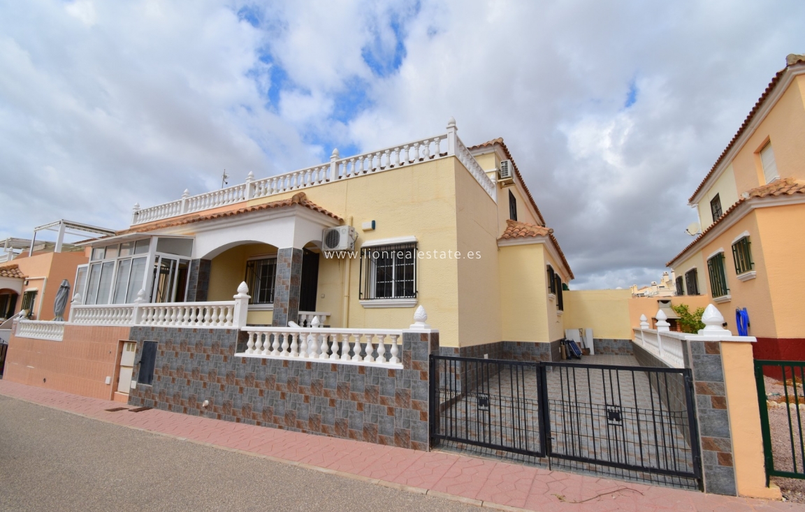 Перепродажа - Villa - Orihuela Costa - Playa Flamenca