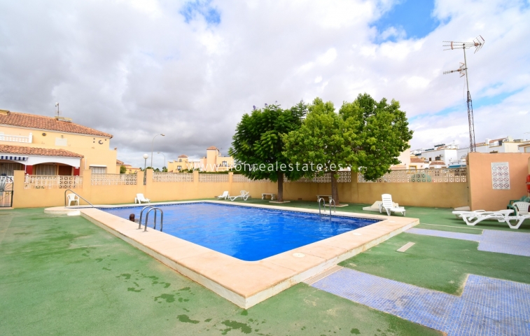 Перепродажа - Villa - Orihuela Costa - Playa Flamenca