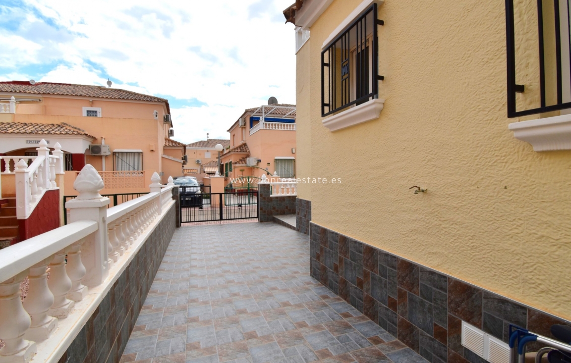 Перепродажа - Villa - Orihuela Costa - Playa Flamenca