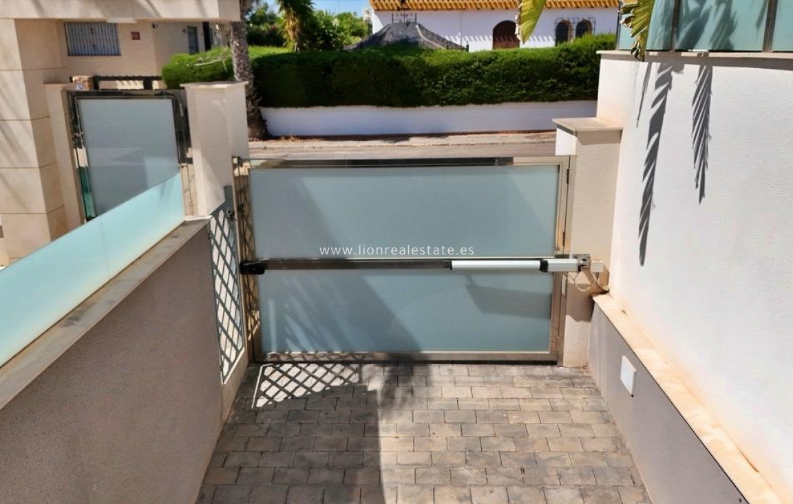 Перепродажа - Villa - Orihuela Costa - Villamartín-Las Filipinas