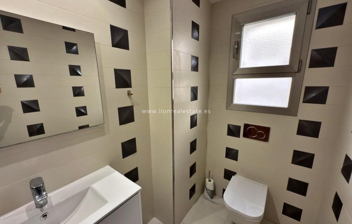 Перепродажа - Villa - Orihuela Costa - Villamartín-Las Filipinas