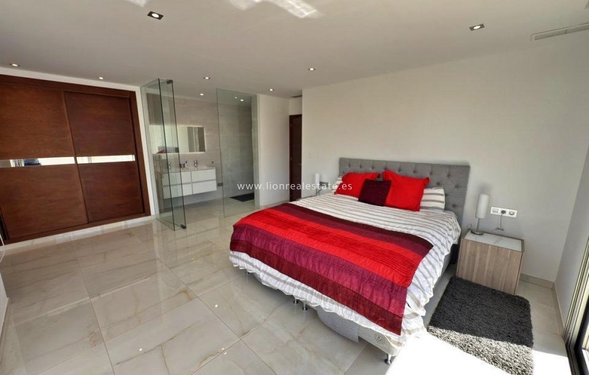 Перепродажа - Villa - Orihuela Costa - Villamartín-Las Filipinas
