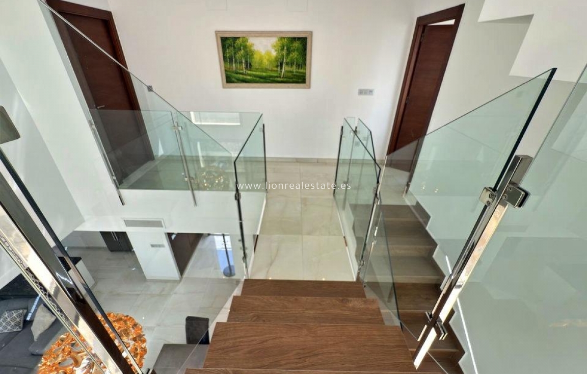Перепродажа - Villa - Orihuela Costa - Villamartín-Las Filipinas