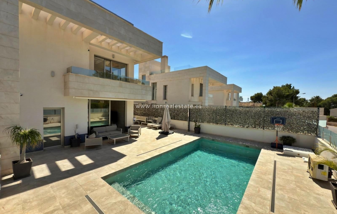 Перепродажа - Villa - Orihuela Costa - Villamartín-Las Filipinas