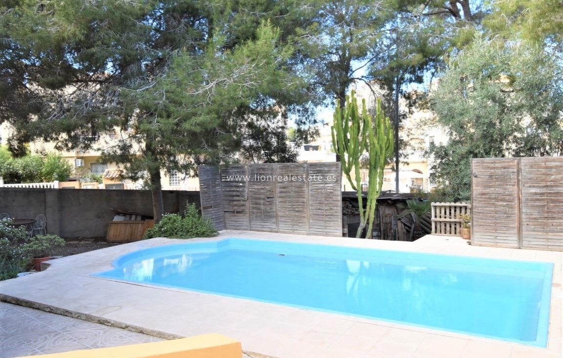 Перепродажа - Villa - Orihuela Costa - Villamartín